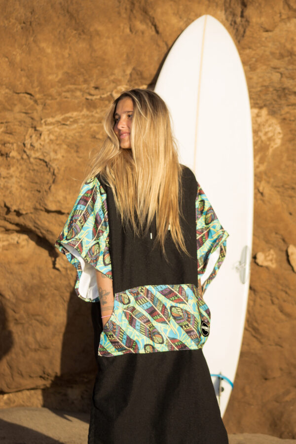 Poncho-Black-Hulu3 Poncho-Black-Hulu3
