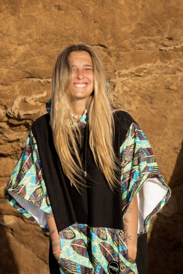 Poncho-Black-Hulu6 Poncho-Black-Hulu6