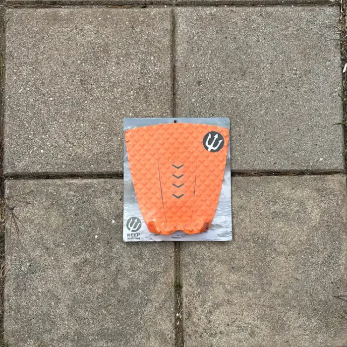 deck-keep-surfing-claw-naranja