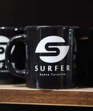 Cerámica esmaltada con logo institucional Surfer